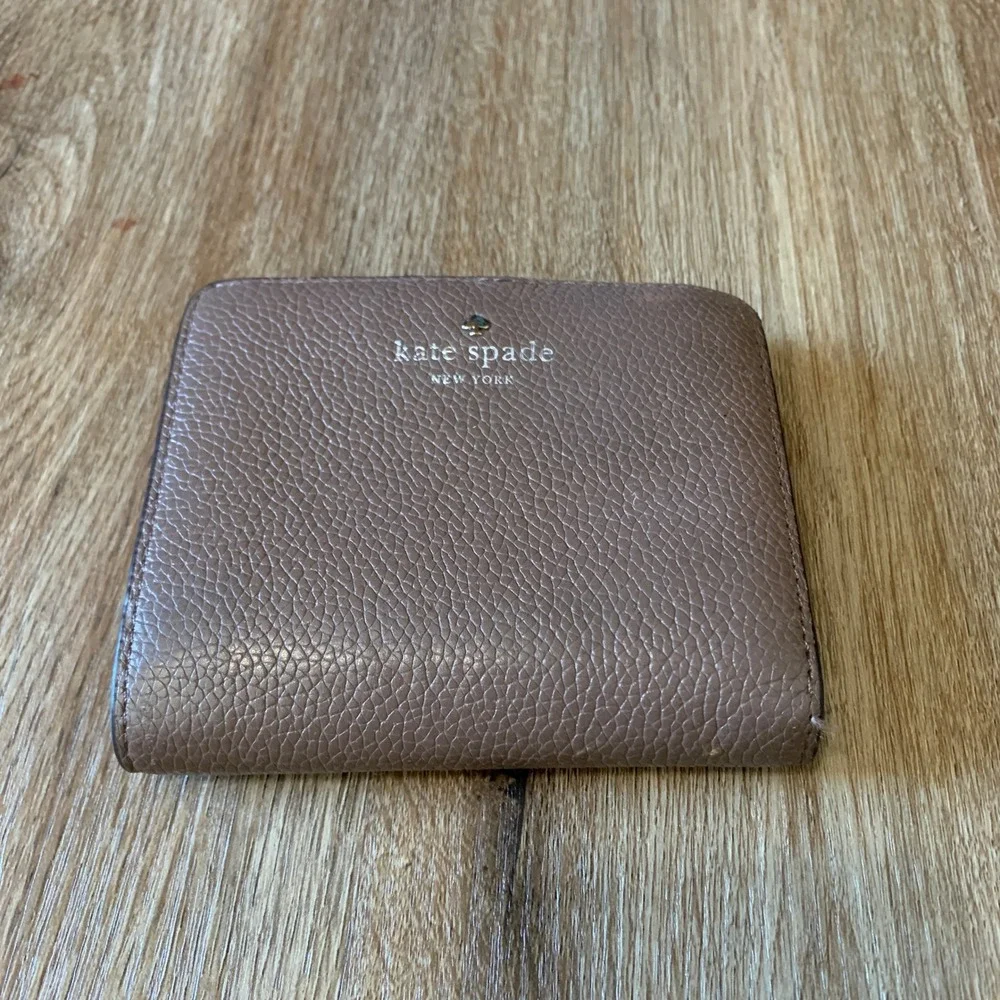 Kate Spade New York Lena Small Zip Bifold Leather Wallet in purple - 5in x 4in